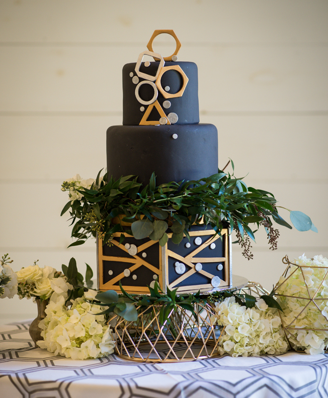 Heather O'Brien Design | Mixed Metallics Geometric Styled Shoot | Chandler Oaks Barn | Bethany Walters Photography | The Eventful Gals
